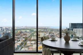 A Cozy 2BR Apt with Panoramic Views FREE Parking